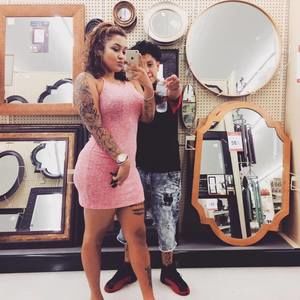 Meet your Posher, Dee